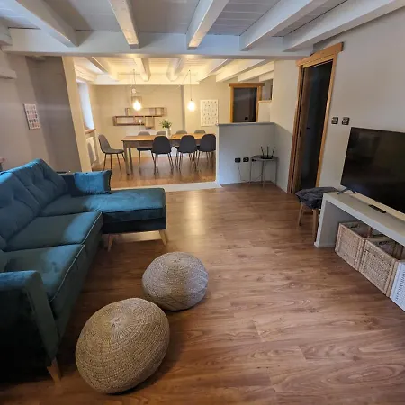 Апартаменты Derby Homes Ла-Саль