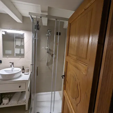 Derby Homes Apartmán *